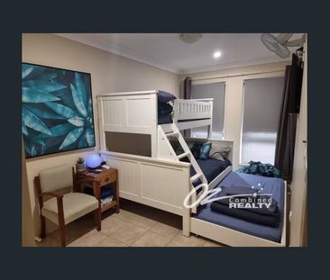 Spacious Villa Overlooking the Golf Course – Modern Living with Ene... - Photo 5