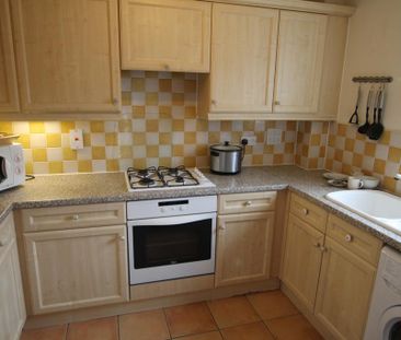 2 bedroom flat to rent - Photo 5