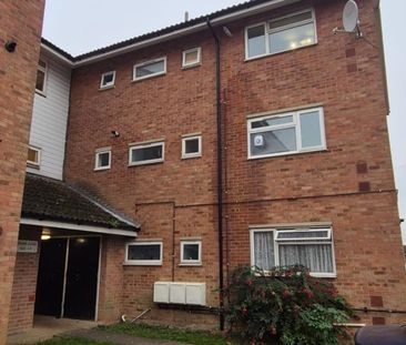 3 bed apartment to rent in Hobart Close, Chelmsford, CM1 - Photo 1