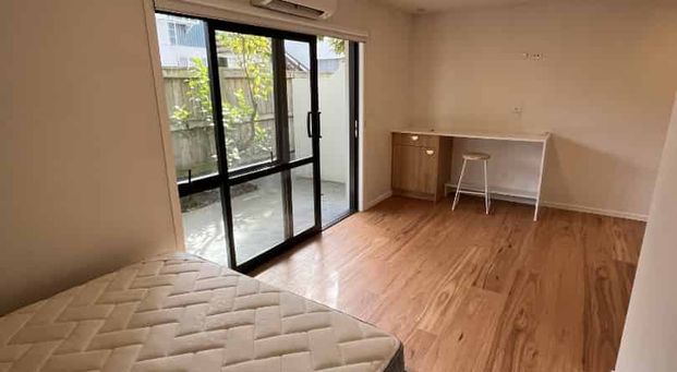 Luxury Ground Floor Studio Apartment - Photo 1