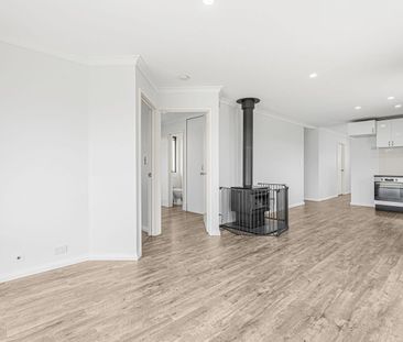 IMMACULATE THREE BEDROOM HOME - Photo 2