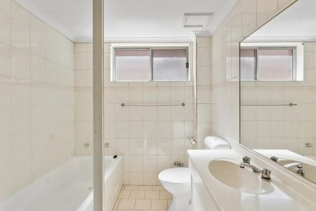 “Convenient Living in a Prime Sutherland Location” - Photo 2