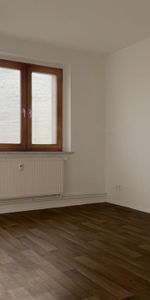 Hier beginnt Ihr neues Kapite! 3-Raum Wohnung mit Einbauküche - Photo 3