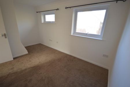 2 bedroom terraced house to rent - Photo 4
