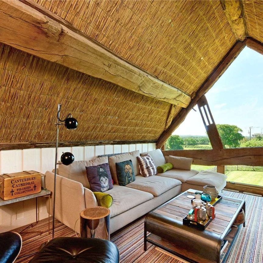 Fabulous Thatched Barn Conversion, beautifully modernised, with wonderful garden and views - Photo 1