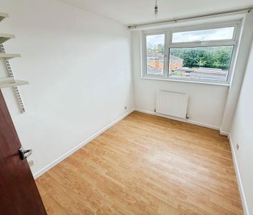 3 bedroom end of terrace house to rent - Photo 3