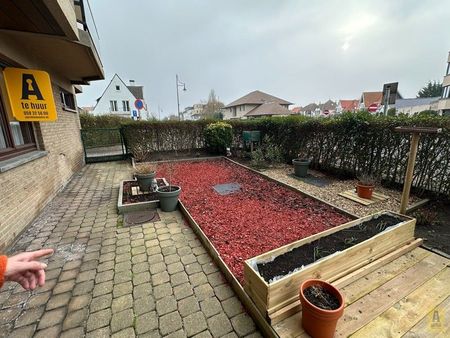 Zonnig gelijkvloers appartement met voortuin en koer achteraan! - Photo 5