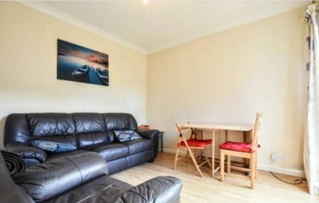 4 bedroom terraced house to rent - Photo 4
