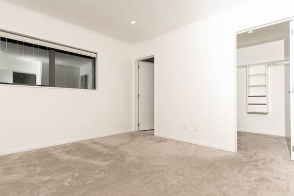 Spacious home - Photo 1