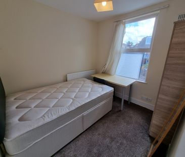 5 Bed Student Accommodation - Photo 4