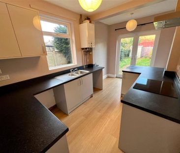 3 bedroom semi-detached house to rent - Photo 5