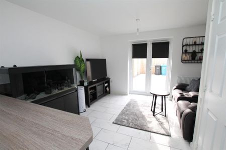 2 bedroom detached house to rent - Photo 4