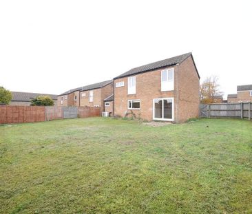 4 bedroom end of terrace house to rent - Photo 4