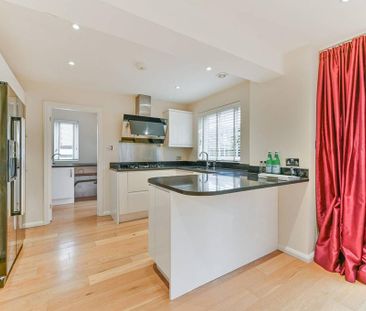 4 bedroom end of terrace house to rent - Photo 4