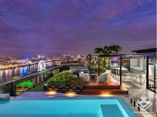 STUNNING CITY VIEWS FURNISHED APARTMENT IN SOUTH BRISBANES BEST LOCATION - Photo 1