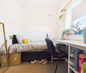 4 bedroom terraced house to rent - Photo 2