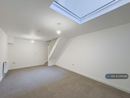 2 bedroom terraced house to rent - Photo 4