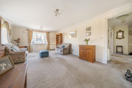 2 bedroom retirement property to rent - Photo 2