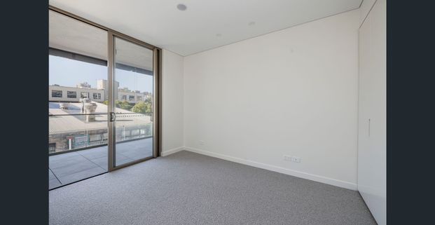 Contemporary home / modern building / edge of CBD - Photo 1