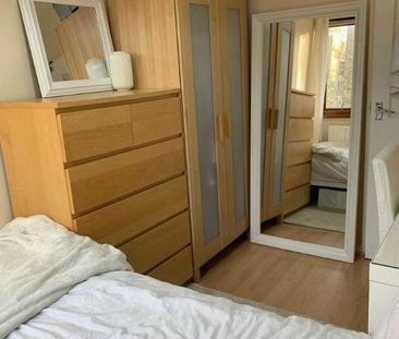 Hayward Gardens, Putney Sw, London, SW15 - Photo 4