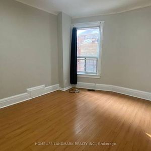 STEPS TO UOFT 6 BEDS 4 BATHS HOUSE - Photo 2