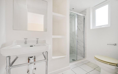 3 bedroom mews to rent - Photo 4