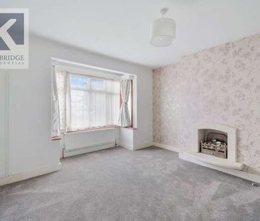 Francis Close, Epsom, KT19 - Photo 1