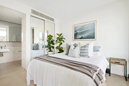 Luxurious Top-Floor Apartment in The Centre of Manly - Photo 5
