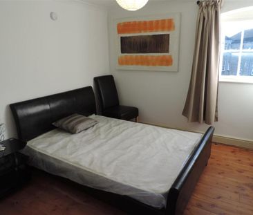 3 bedroom apartment to rent - Photo 4