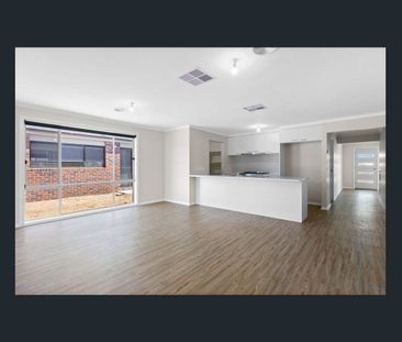 Stylish near-new family home boasting impressive street presence. - Photo 6