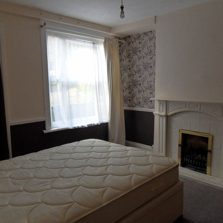 Room in a Shared House, Winsdon Road, LU1 - Photo 1