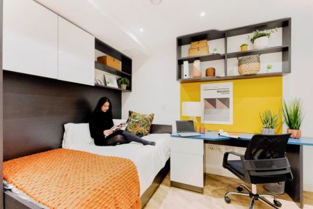 Ensuite Bedroom-Tower Bridge - Photo 4