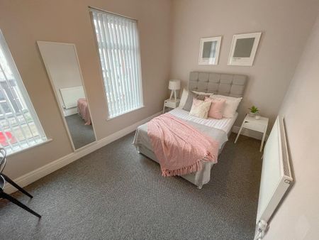 4 bedroom terraced house to rent - Photo 5