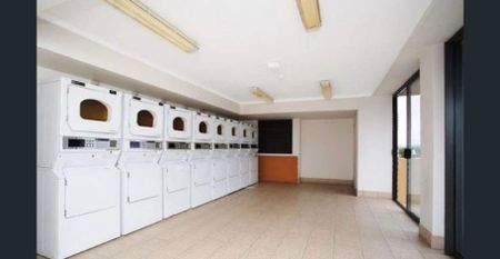 Furnished Student Only Accommodation - Prime Varsity Lakes Location! - Photo 4