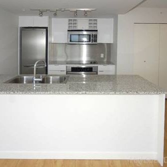 33rd floor - 2 bed & den, 2 bath - TV Towers - Photo 1