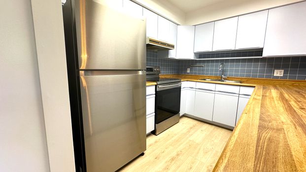 Fairview Gem: Stylish Townhouse Living At Its Finest. - Photo 1