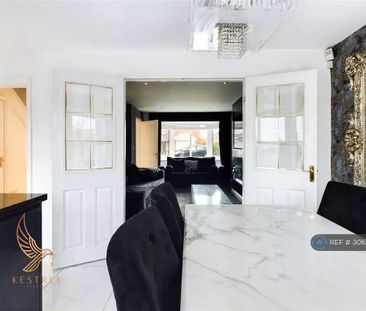 4 bedroom detached house to rent - Photo 3