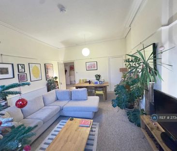 3 bedroom flat to rent - Photo 3