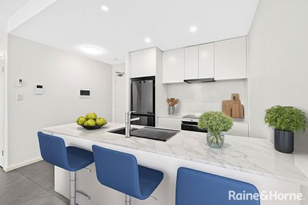 Light-Filled Modern Two-Bedroom Apartment - Photo 4