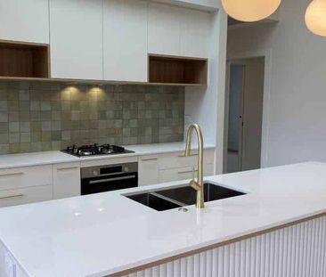 Beautifully designed Lake Hawea Rental - Photo 3