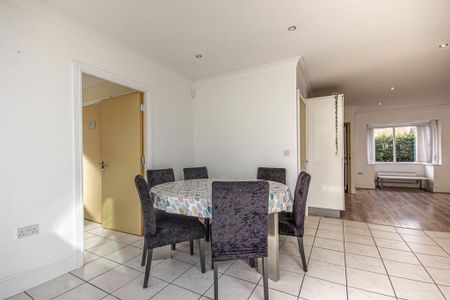 5 bedroom detached house to rent - Photo 3