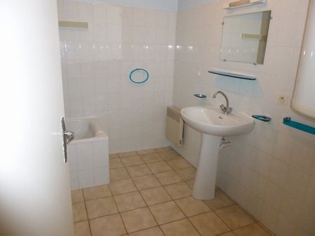 Location Appartement 3 pièces 61m² COUTANCES 50200 - Photo 3