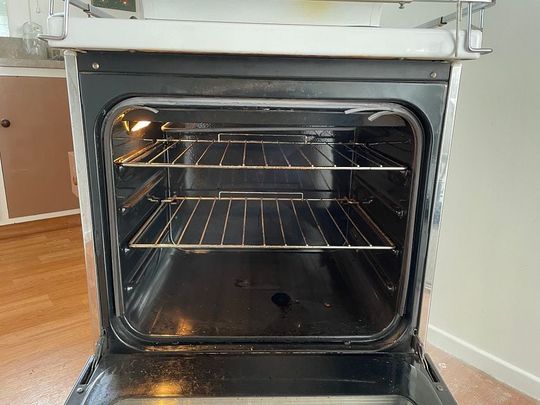 Freshly Renovated 2BR Unit in St Albans! - Photo 1