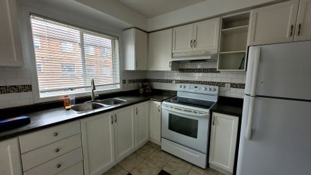 For Lease - 2 Clay Brick Court Unit# 38, Brampton, Ontario - Photo 5