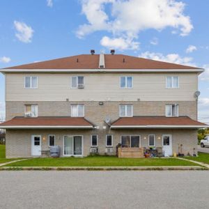 Beau 5 et demi, Haut d'un Triplex récent, Octobre 2026 - Photo 2