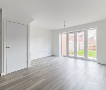 2 bedroom semi-detached house to rent - Photo 4