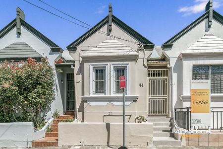 Charming Residence in the heart of Newtown - Photo 5