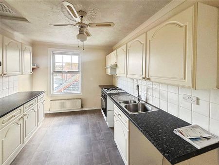 2 bedroom flat to rent - Photo 4