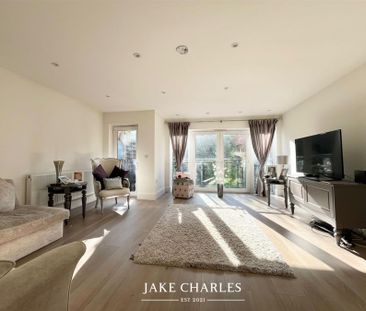 4 Bedroom Terraced House - Photo 5