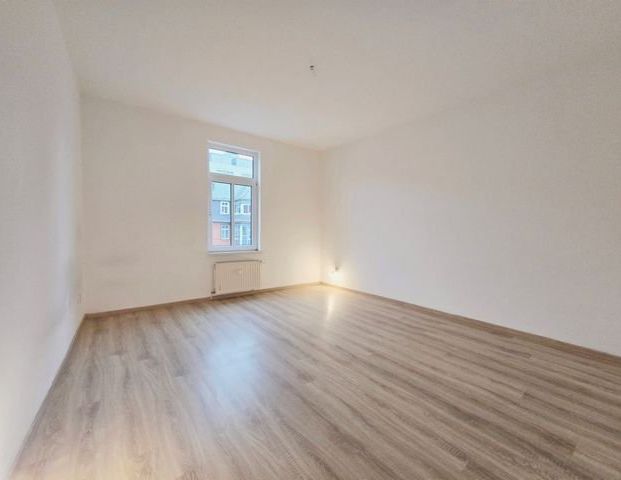 4-Raum Wohnung im 2.Obergeschoss gegenÃ¼ber den Ilm-Kreis-Kliniken - Photo 1